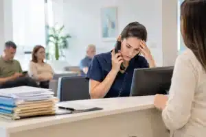 7 sinais de recepção sobrecarregada na clínica